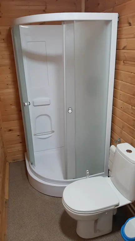 Уютный коттедж в лесу на берегу реки