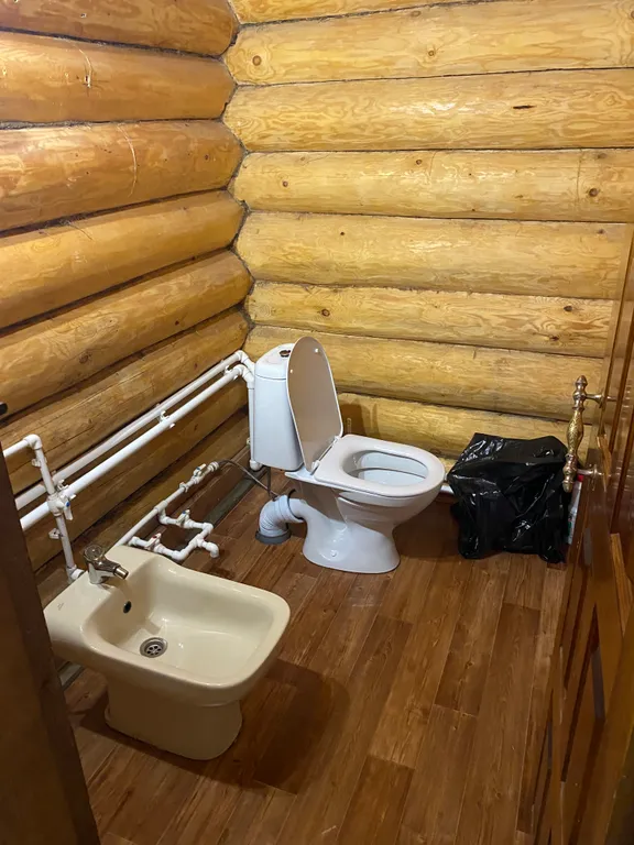 Дом на береговой линии озера селигер