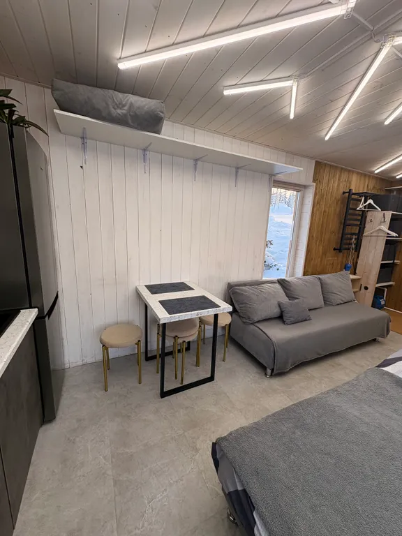 Дом с видом на горы в елочках