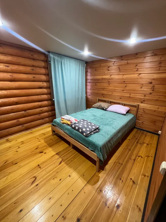 Деревянный дом с бассейном