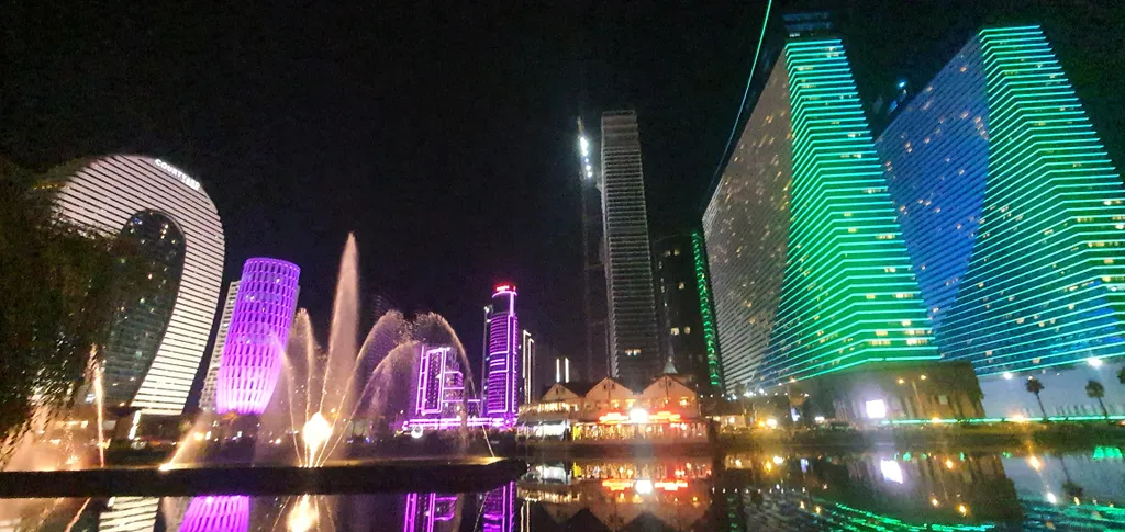 Квартира Апартаменты студия в центре города в Orbi city с видом на море и горы — Батуми