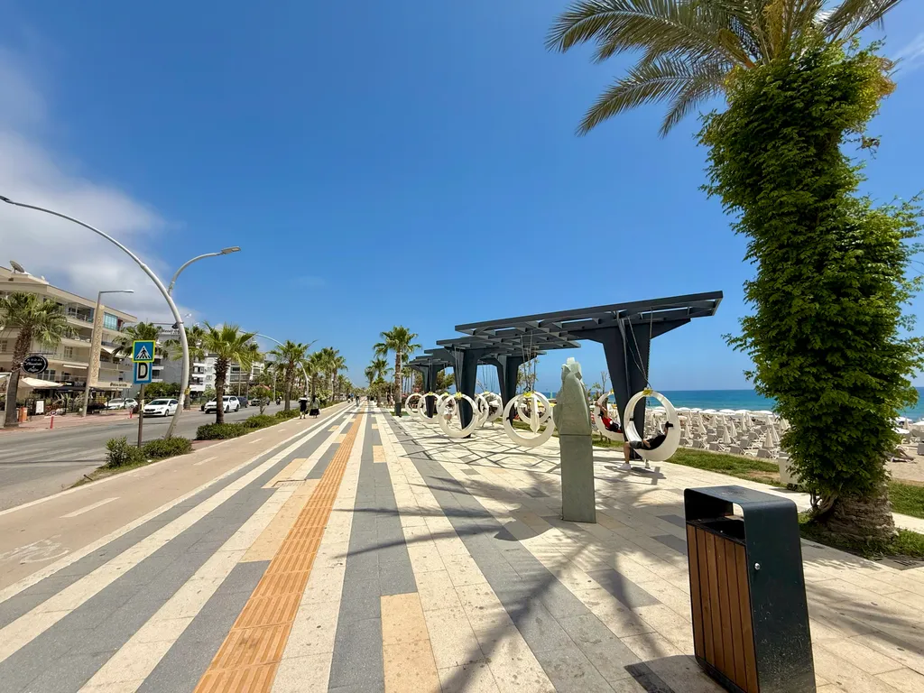 2BD Flat 50m to the Beach