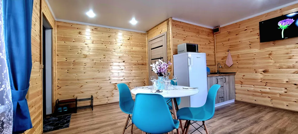 Уютный дом на берегу озера