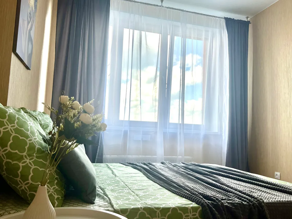 Новая уютная евродвушка с шикарным видом на город и пруд