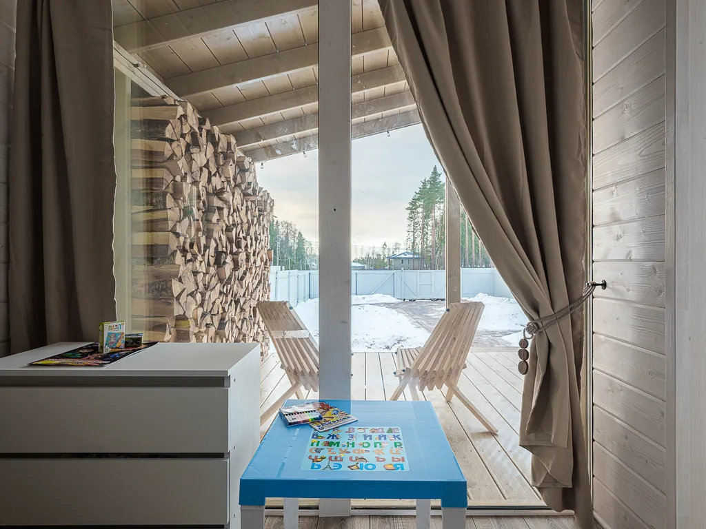 Уютный семейный дом с камином