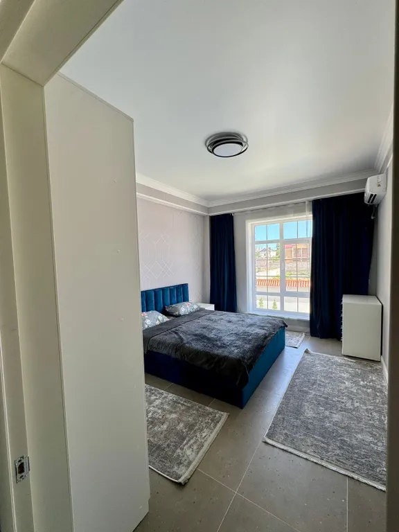 Квартира с бассейном у берега моря