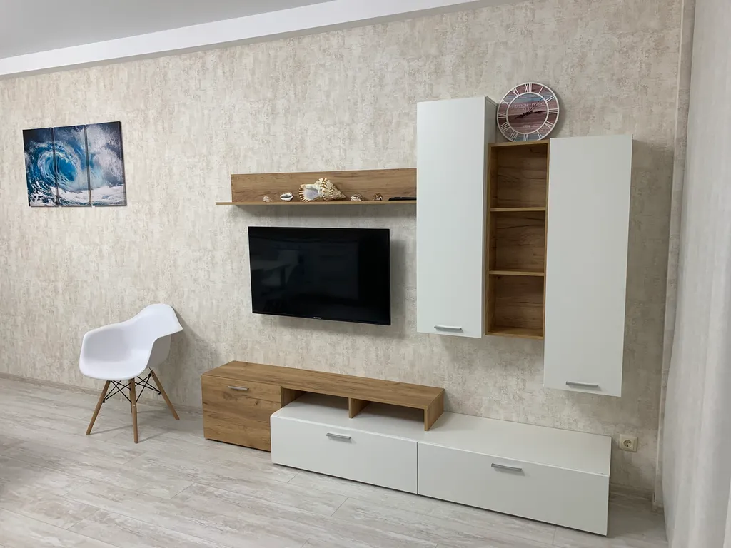 Новые апартаменты c террасой и видом на город и море