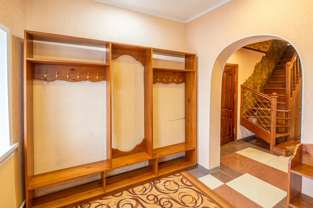 Дом у водоёма