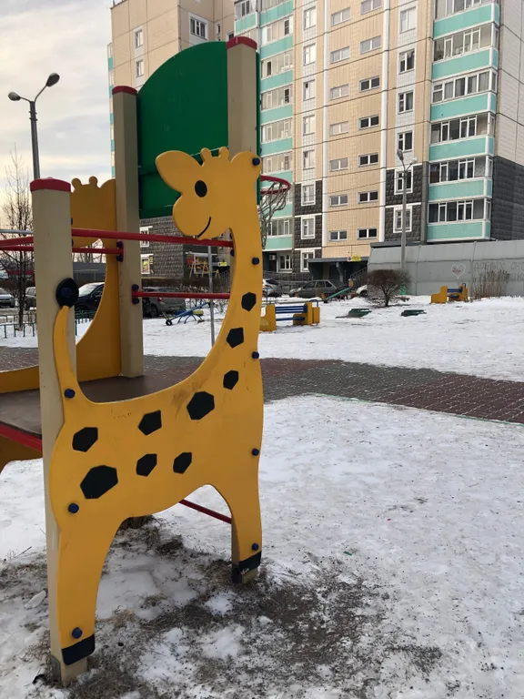 Квартира Квартира с большой кухней и диваном, Татышев пешком в 15-20 минутах — Красноярск