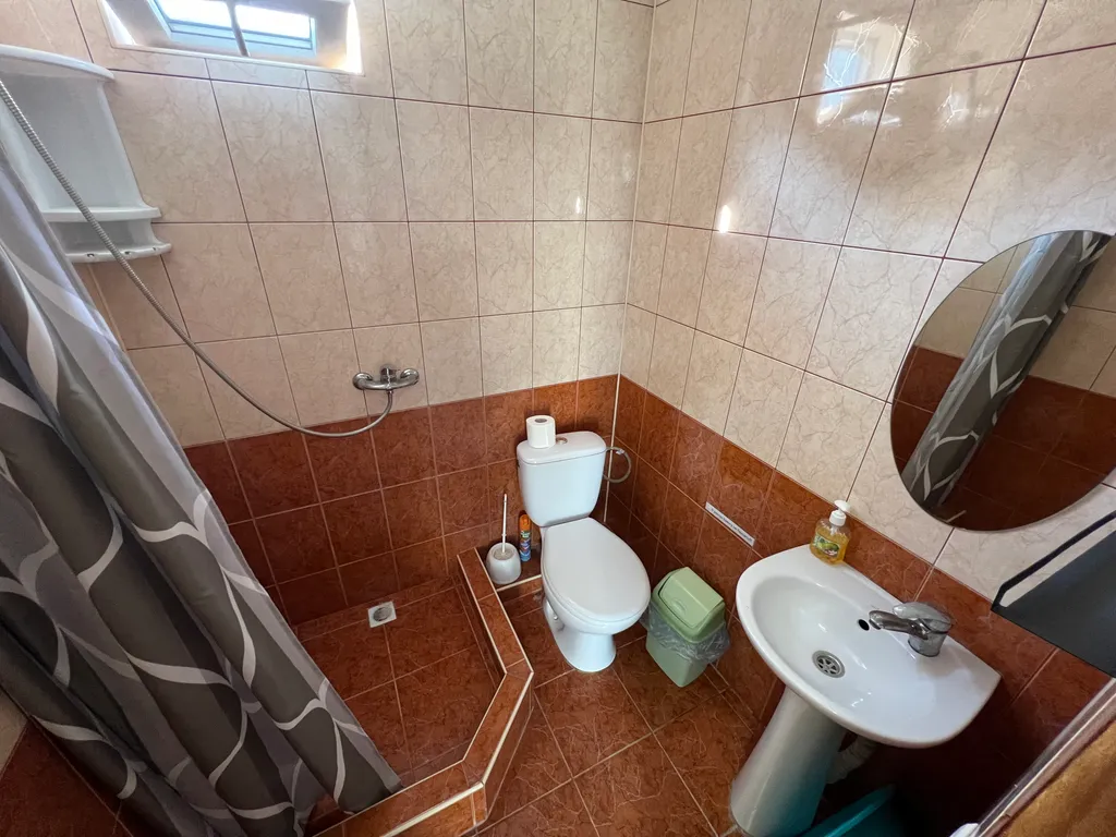 Двухкомнатный дом с кухней на 2 этаже