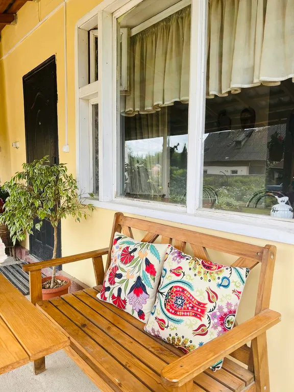 Уютная студия с выходом в сад