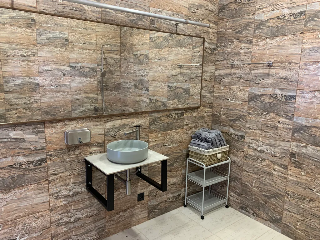 Gide villa посреди леса с видом на море