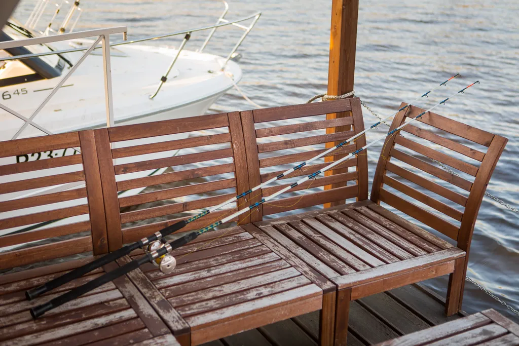 Дом на воде Nevo у берега Крестовского острова