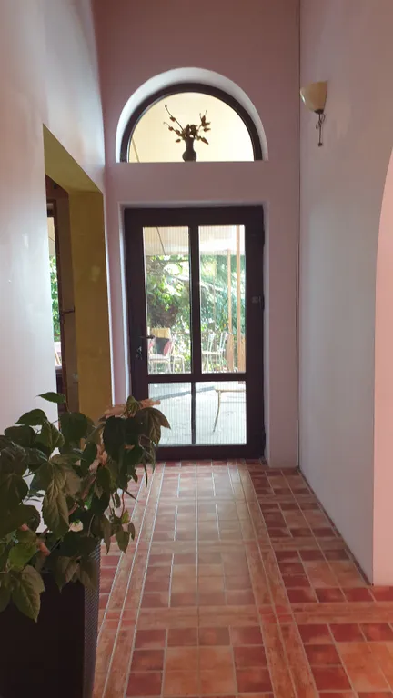 Дом-замок на море