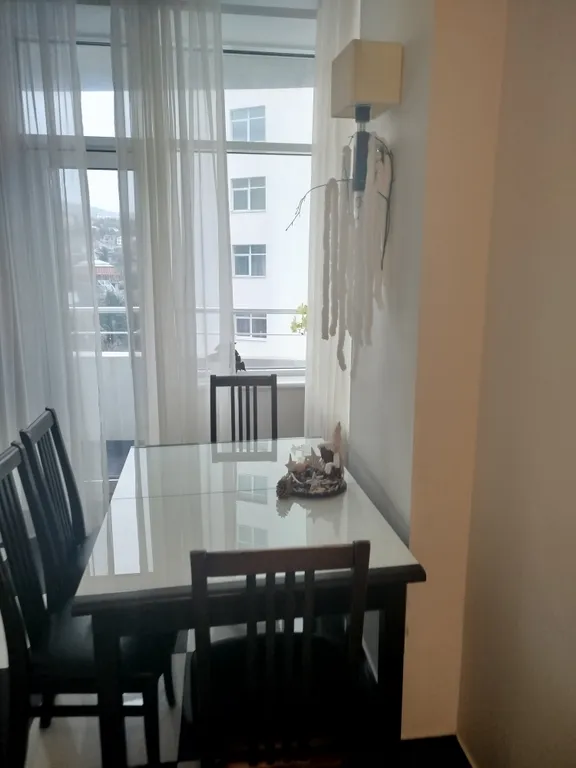 Огромная квартира с бассейном и видом на море