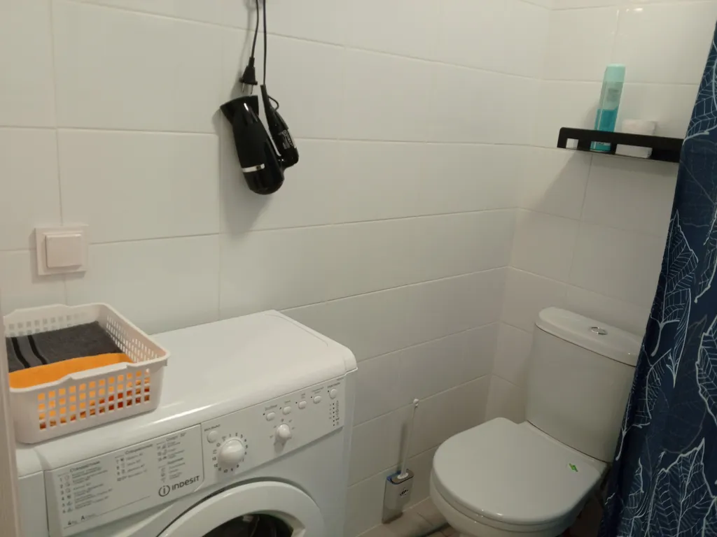 Студия напротив ГУОР по хоккею