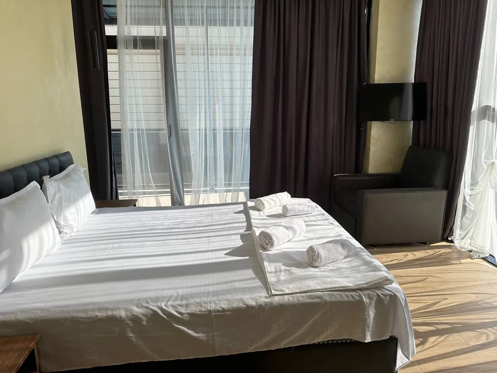 Уютный люкс с панорамной лоджией и завтраками