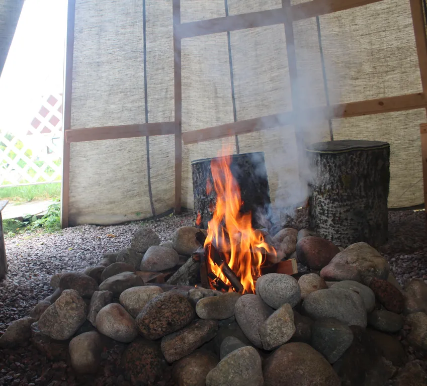 Дом на берегу реки