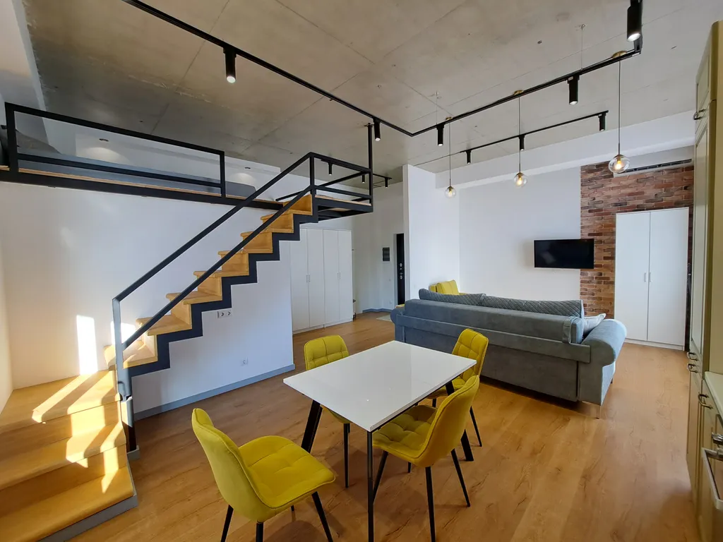 Квартира Квартира Просторная студия с новым ремонтом — Сириус