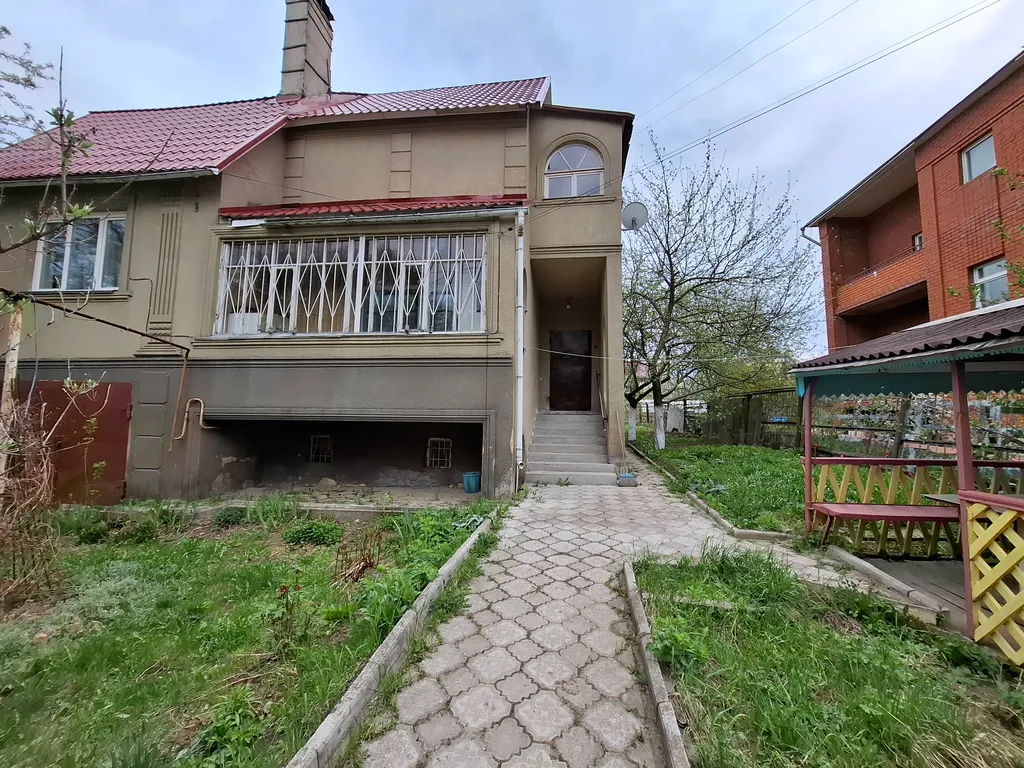 Тихий уютный дом вдали недалеко от центра, рядом с Московским вокзалом