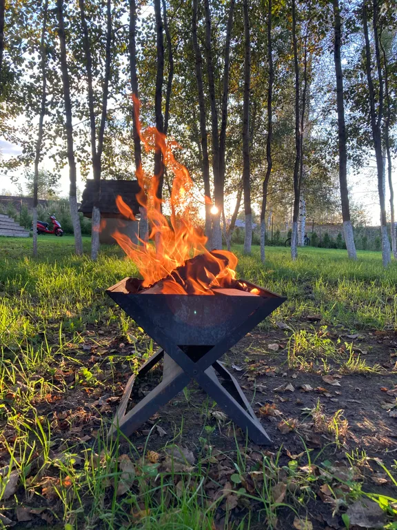 Домик с печью/камином в окружении природы