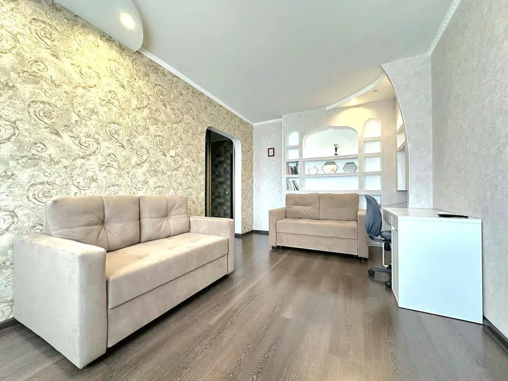 2-комнатная квартира с балконом рядом с Кузбасс-Арена и Ледовым дворцом