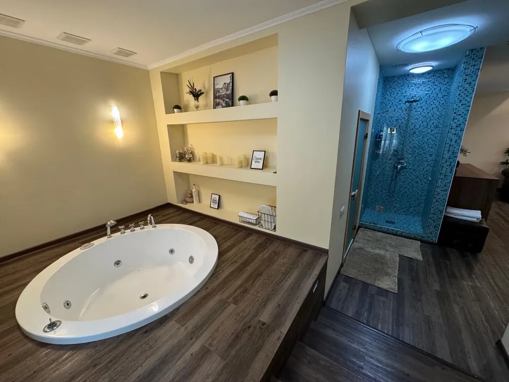 Номер в Комплексе отдыха Clubhouse с Джакузи и Финской сауной