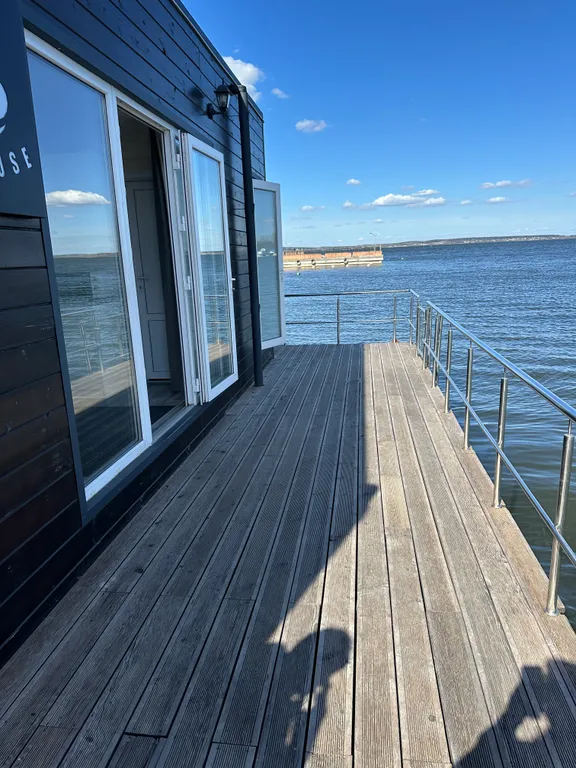 Дом на воде с баней