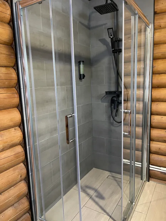 Комфортабельный дом из бревна с 2мя спальнями