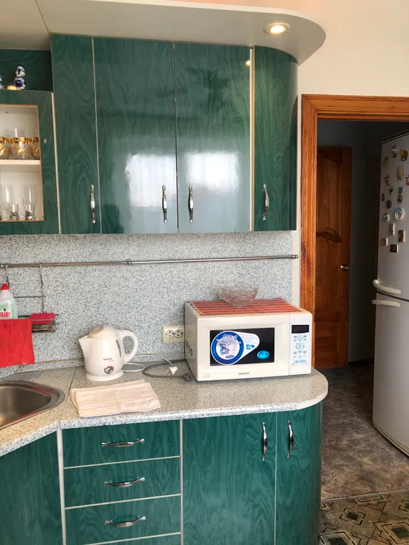 Просторная 2-комнатная квартира в районе Парка Победы (ул. Стаханова)