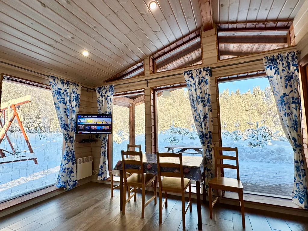 Коттедж с сауной и панорамным остеклением