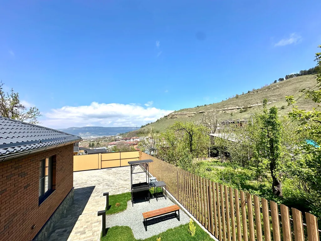 А-фрейм с видом на горы