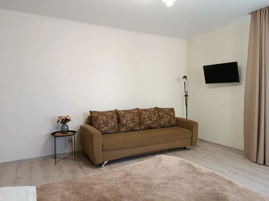 Оливковая, двухкомнатная квартира на Кургане