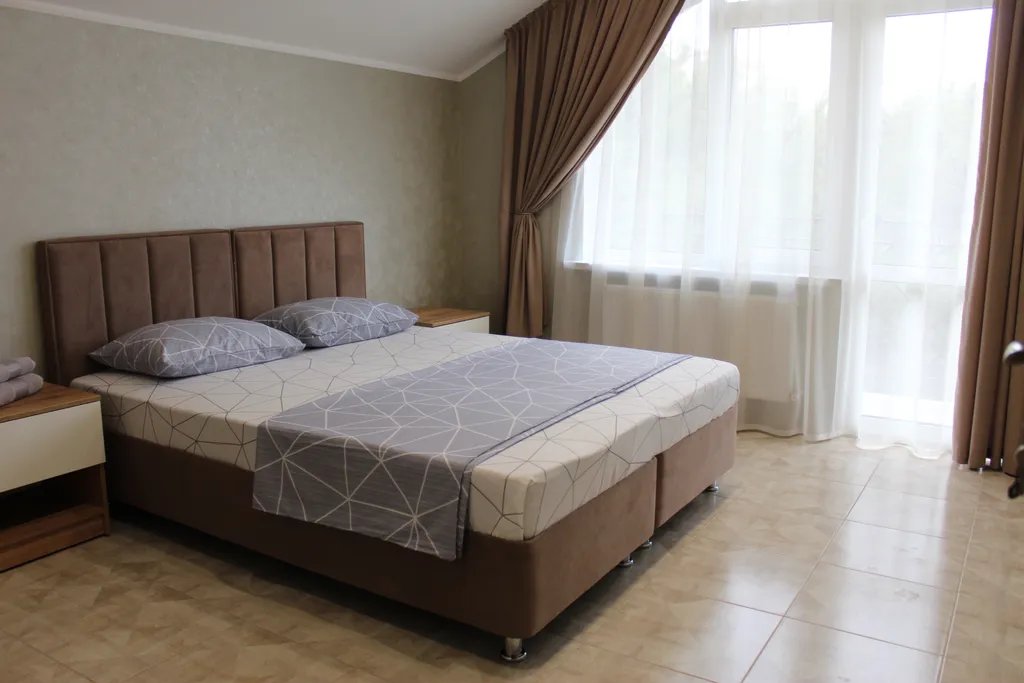 Большой дом с 5 изолированными комнатами в центре