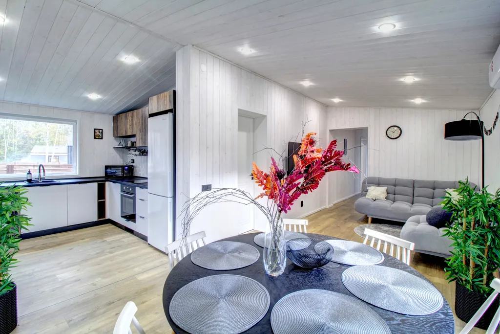 Уютный дом с видом на лес для большой компании