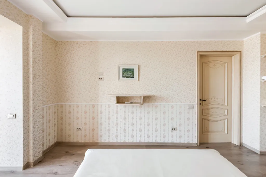 Просторная 3-кoмнатная квapтиpa с панорамными окнами в тихом центре