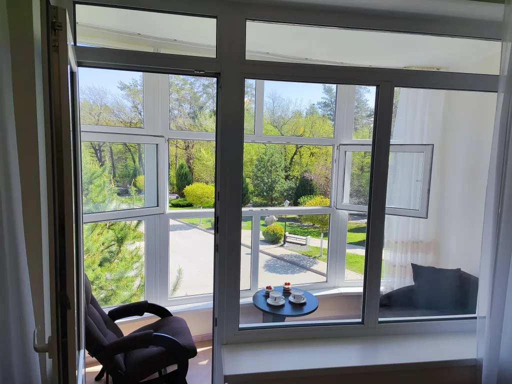 Квартира с камином у леса