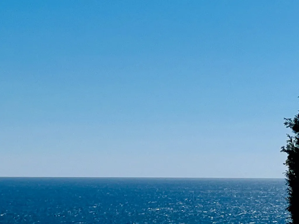 Студия с видом на море