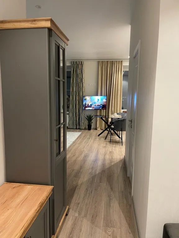 Студия с видом на храм и реку