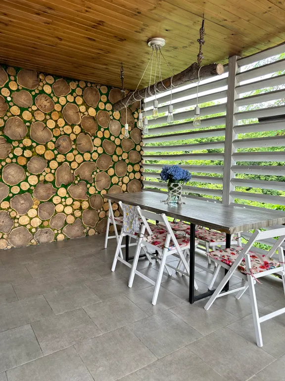 Загородный дом с бассейном и сауной