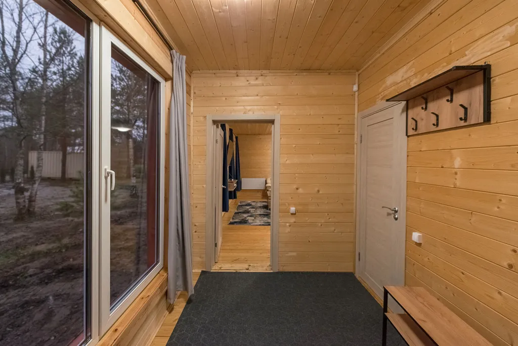 Коттедж Дом с камином, сауной и панорамными окнами — Стеклянный