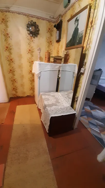 Очень,  очень тёплая квартира и тихая улица.