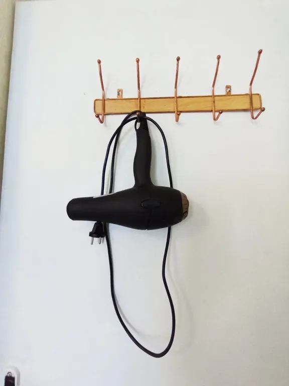 Комната-студия в общежитии в центре города.