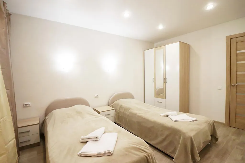 Белая квартира — аренда посуточно в Кировск