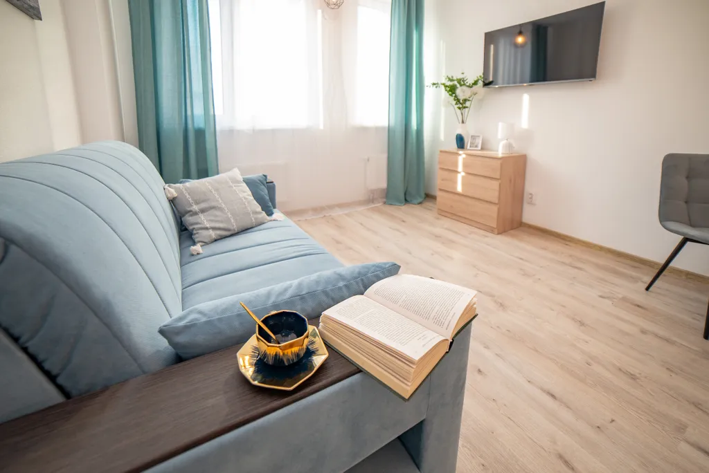 Евро 2К на Академика Ландау 36 для 4 гостей