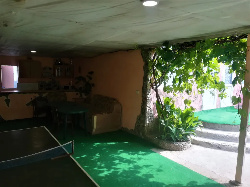 Комфортный дом с личным просторным двором