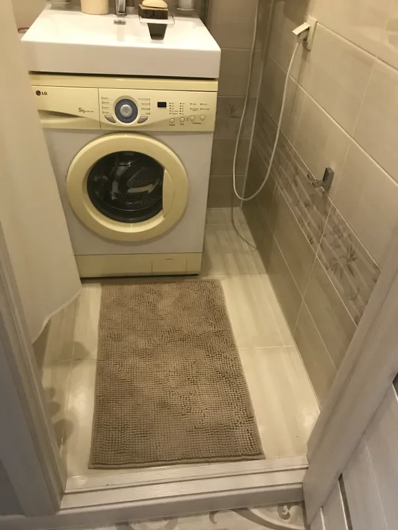 Однокомнатная квартира с окнами на парк Землячки рядом цирк, УДС Молот