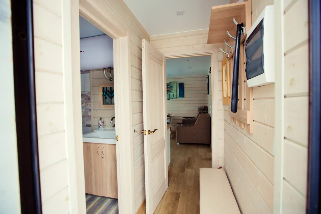 Уютный коттедж в деревенском стиле на берегу озера