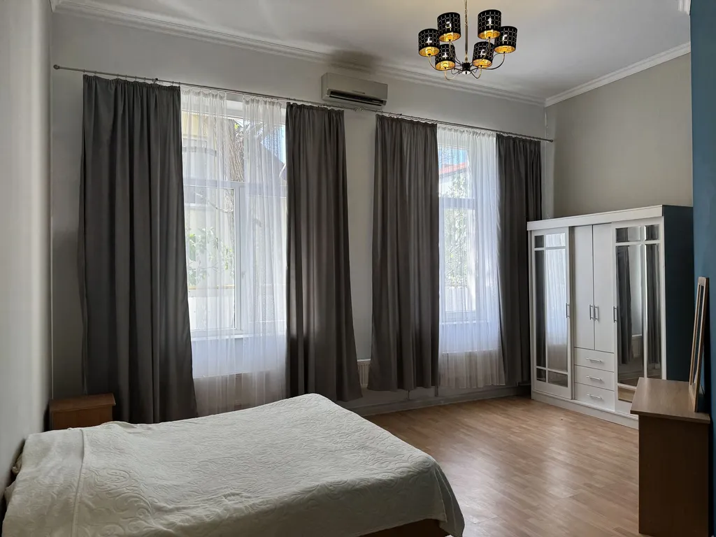 1-й этаж под ключ в центре - 15 мин до центрального пляжа