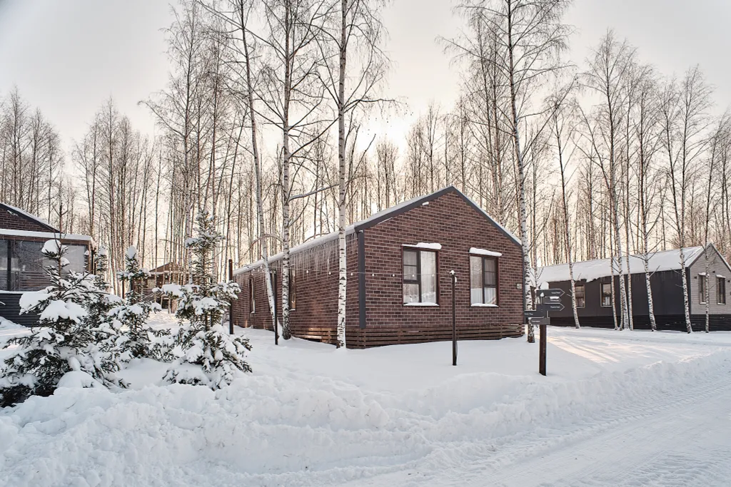 Мгновенный - дом с фотоаппаратом Polaroid